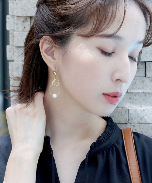 PourVous（プールヴー）の「ドロップフープ パール ピアス 結婚式 同窓会 オケージョン 二次会 （ピアス（両耳用）・レディース・シルバー/ゴールド・FREE）」の15枚目の写真
