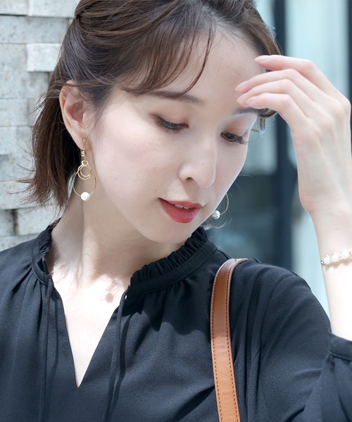 PourVous（プールヴー）の「ドロップフープ パール ピアス 結婚式 同窓会 オケージョン 二次会 （ピアス（両耳用）・レディース・シルバー/ゴールド・FREE）」の7枚目の写真