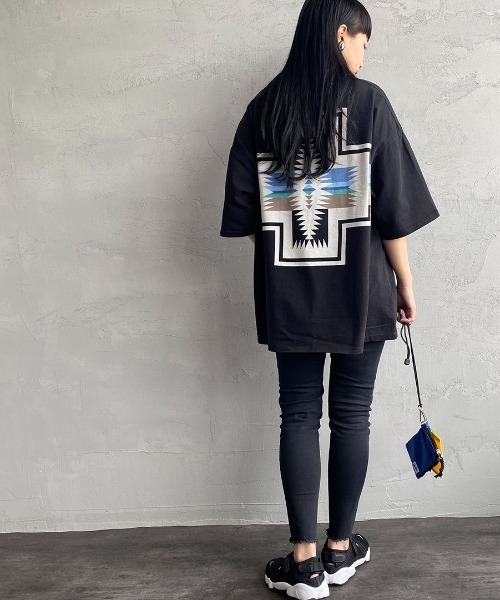 PENDLETON（ペンドルトン）の「[PENDLETON/ペンドルトン] 別注 ネイティブ柄バックプリントＴシャツ（Tシャツ/カットソー・レディース・ホワイト/ブラック/ベージュ/グリーン/ホワイト×グリーン/ホワイト×ブラック/ホワイト系その他/ブラック系その他・S/M/L/XL）」の6枚目の写真