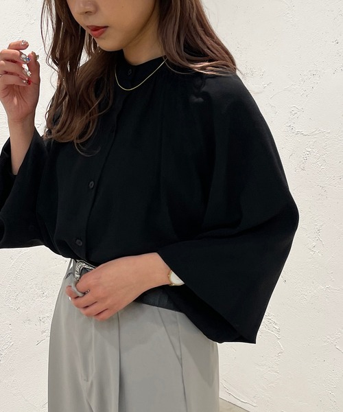 apres jour mignon（アプレジュールミニョン）の「ギャザーバンドカラーシャツ【ZOZOTOWN限定アイテム】（シャツ/ブラウス・レディース・オフホワイト/ブルー系その他/ブラック・X-LARGE/フリー）」の10枚目の写真