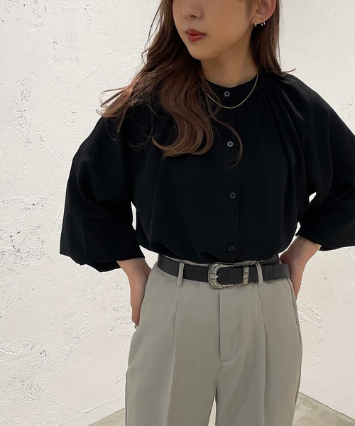 apres jour mignon（アプレジュールミニョン）の「ギャザーバンドカラーシャツ【ZOZOTOWN限定アイテム】（シャツ/ブラウス・レディース・オフホワイト/ブルー系その他/ブラック・X-LARGE/フリー）」の11枚目の写真