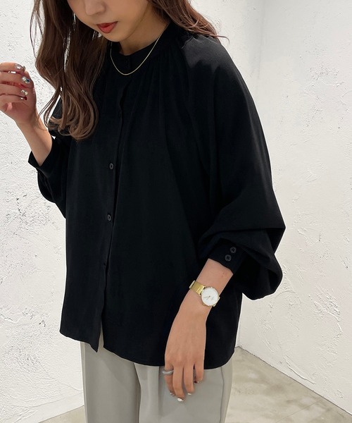 apres jour mignon（アプレジュールミニョン）の「ギャザーバンドカラーシャツ【ZOZOTOWN限定アイテム】（シャツ/ブラウス・レディース・オフホワイト/ブルー系その他/ブラック・X-LARGE/フリー）」の14枚目の写真