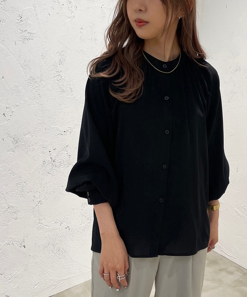 apres jour mignon（アプレジュールミニョン）の「ギャザーバンドカラーシャツ【ZOZOTOWN限定アイテム】（シャツ/ブラウス・レディース・オフホワイト/ブルー系その他/ブラック・X-LARGE/フリー）」の15枚目の写真