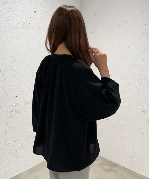 apres jour mignon（アプレジュールミニョン）の「ギャザーバンドカラーシャツ【ZOZOTOWN限定アイテム】（シャツ/ブラウス・レディース・オフホワイト/ブルー系その他/ブラック・X-LARGE/フリー）」の16枚目の写真