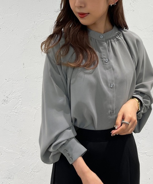 apres jour mignon（アプレジュールミニョン）の「ギャザーバンドカラーシャツ【ZOZOTOWN限定アイテム】（シャツ/ブラウス・レディース・オフホワイト/ブルー系その他/ブラック・X-LARGE/フリー）」の20枚目の写真