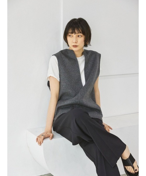 TODAYFUL（トゥデイフル）の「キーネックウールベスト（ベスト・レディース・チャコールグレー/ナチュラル・FREE）」の11枚目の写真