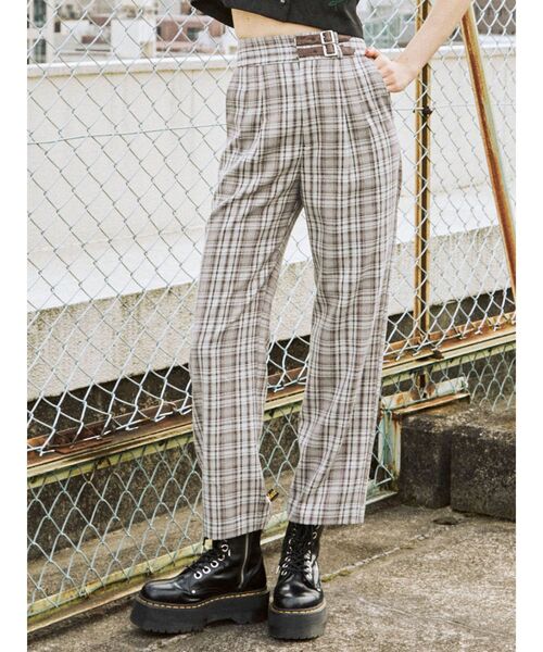 jouetie(ジュエティ)の「ウエストベルトタックパンツ(その他パンツ・レディース・ブラック/グレー/ピンク/その他1・MEDIUM)」の4枚目の写真