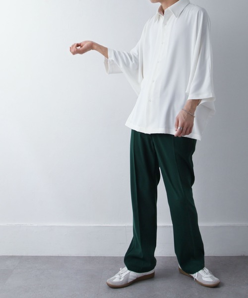 NILWAY（ニルウェイ）の「ケアフリートロミオーバーサイズドルマンレギュラーカラーシャツ（シャツ/ブラウス・メンズ・ライトグレー/ブラック/ネイビー/オフホワイト/ブルー/チャコール/ダークグリーン・MEDIUM/LARGE）」の8枚目の写真