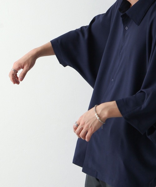 NILWAY（ニルウェイ）の「ケアフリートロミオーバーサイズドルマンレギュラーカラーシャツ（シャツ/ブラウス・メンズ・ライトグレー/ブラック/ネイビー/オフホワイト/ブルー/チャコール/ダークグリーン・MEDIUM/LARGE）」の16枚目の写真