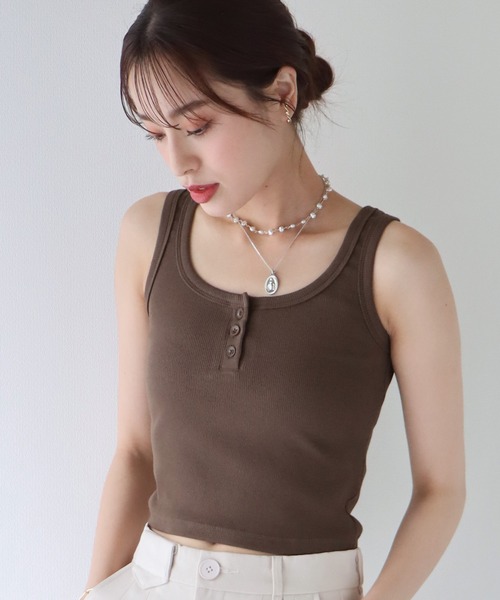 BLUEEAST（ブルーイースト）の「フロントボタンリブタンクトップ（タンクトップ・レディース・ホワイト/ブラウン/ピンク/ブルー/グリーン/ブラック・MEDIUM）」の4枚目の写真