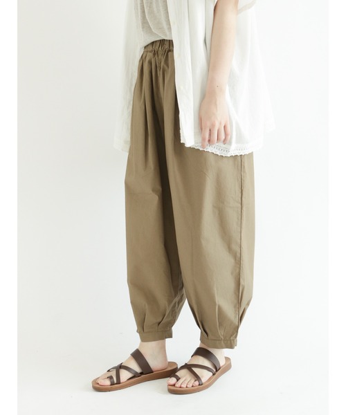 Samansa Mos2（サマンサ モスモス）の「裾タックテーパードパンツ（その他パンツ・レディース・カーキ/ネイビー/ベージュ・ﾌﾘ-）」の5枚目の写真