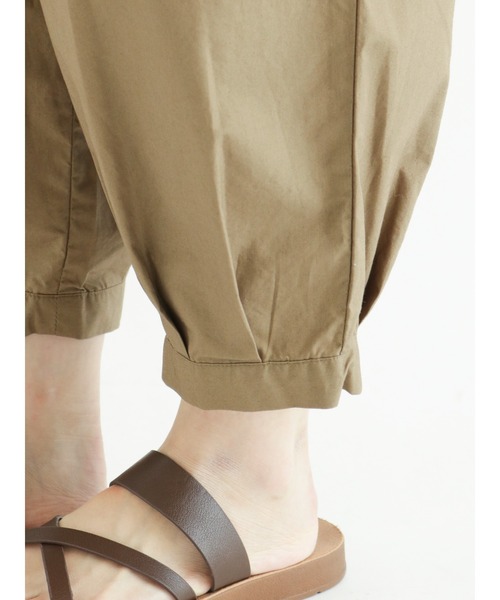 Samansa Mos2（サマンサ モスモス）の「裾タックテーパードパンツ（その他パンツ・レディース・カーキ/ネイビー/ベージュ・ﾌﾘ-）」の6枚目の写真