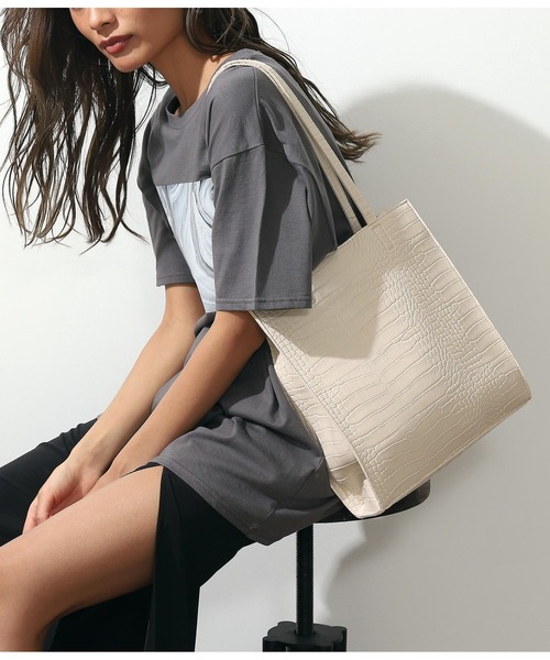 ANAP（アナップ）の「クロコデザイントートバッグ（トートバッグ・レディース・ブラック/ライトベージュ・FREE）」の2枚目の写真