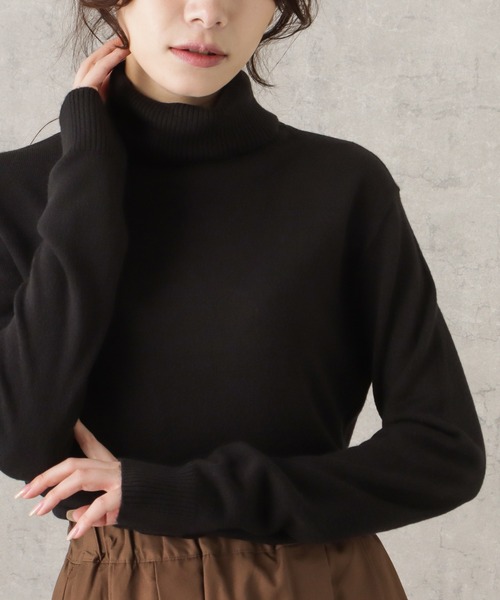 NAVY(ネイビー)の「無地カシミヤタッチタートルネック洗えるニットプルオーバー(ニット/セーター・レディース・グレイッシュベージュ/ホワイト/ブラック/レッド/ブルー・L/M)」の3枚目の写真