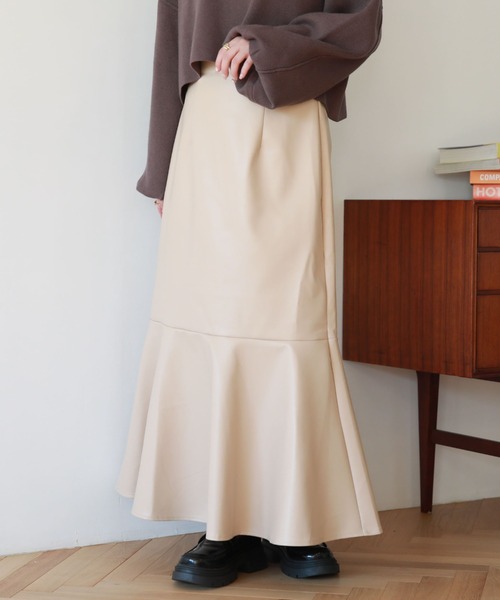 archives(アルシーヴ)の「フェイクレザーマーメイドスカート(スカート・レディース・ブラック/ベージュ/ブラウン・MEDIUM)」の3枚目の写真