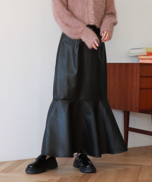 archives(アルシーヴ)の「フェイクレザーマーメイドスカート(スカート・レディース・ブラック/ベージュ/ブラウン・MEDIUM)」の2枚目の写真