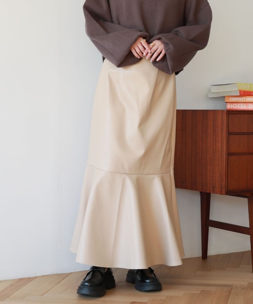 archives(アルシーヴ)の「フェイクレザーマーメイドスカート(スカート・レディース・ブラック/ベージュ/ブラウン・MEDIUM)」の16枚目の写真