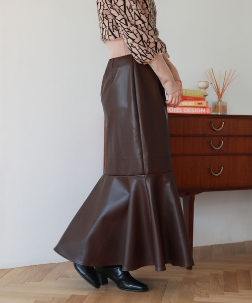 archives(アルシーヴ)の「フェイクレザーマーメイドスカート(スカート・レディース・ブラック/ベージュ/ブラウン・MEDIUM)」の21枚目の写真