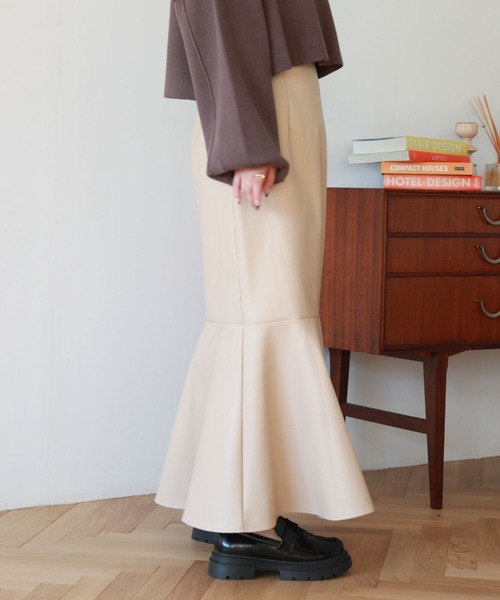 archives(アルシーヴ)の「フェイクレザーマーメイドスカート(スカート・レディース・ブラック/ベージュ/ブラウン・MEDIUM)」の12枚目の写真