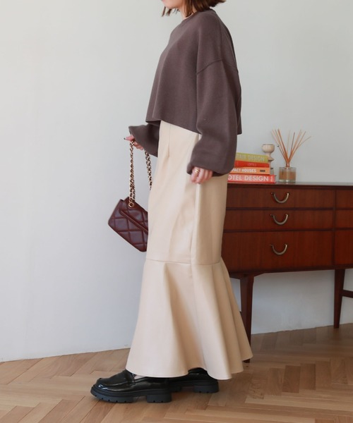 archives(アルシーヴ)の「フェイクレザーマーメイドスカート(スカート・レディース・ブラック/ベージュ/ブラウン・MEDIUM)」の14枚目の写真