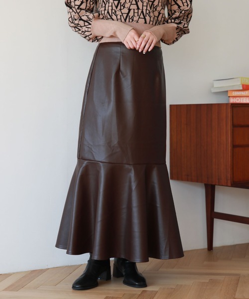 archives(アルシーヴ)の「フェイクレザーマーメイドスカート(スカート・レディース・ブラック/ベージュ/ブラウン・MEDIUM)」の20枚目の写真