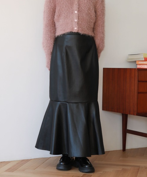 archives(アルシーヴ)の「フェイクレザーマーメイドスカート(スカート・レディース・ブラック/ベージュ/ブラウン・MEDIUM)」の8枚目の写真