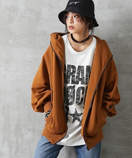 GEVS.(ジェイヴィス)の「<大きいサイズ> 裏毛パフスリーブフルジップアップパーカー GEVS.(パーカー・レディース・ブラック/モカ・5L/LL/L/3L/4L)」の1枚目の写真