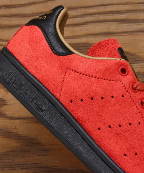 Disney（ディズニー）の「adidas STAN SMITH  DISNEY   CRUELLA・CAPTAIN HOOK / アディダス スタンスミス  ディズニー  クルエラ・フック船長（スニーカー・レディース・ホワイト系その他/その他・24.0cm/25.0cm/23.5cm/23.0cm/24.5cm/26.5cm/27.0cm/27.5cm/29.0cm/28.0cm/26.0cm/28.5cm/30.0cm）」の7枚目の写真