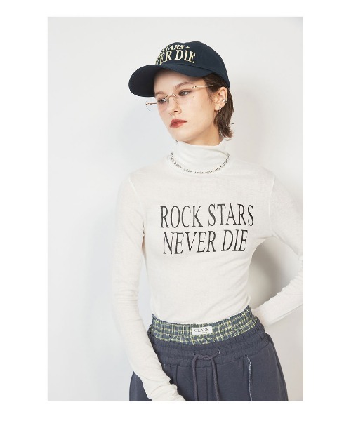 CRANK(クランク)の「A'GAM/9×.kom『CRANK/クランク』WOOL SPAN LETTERING TURTLENECK/レタリングタートルネック(Tシャツ/カットソー・レディース・ホワイト/ブラック/ネイビー・FREE)」の2枚目の写真