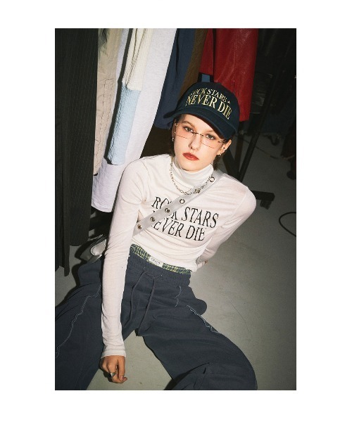 CRANK(クランク)の「A'GAM/9×.kom『CRANK/クランク』WOOL SPAN LETTERING TURTLENECK/レタリングタートルネック(Tシャツ/カットソー・レディース・ホワイト/ブラック/ネイビー・FREE)」の15枚目の写真