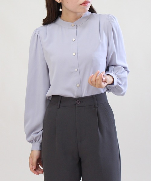 TRUDEA（トルディア）の「マルチボタン使いブラウス（シャツ/ブラウス・レディース・ピンクベージュ/ベージュ/ブラウン/ホワイト/ラベンダー・MEDIUM/SMALL/LARGE）」の4枚目の写真