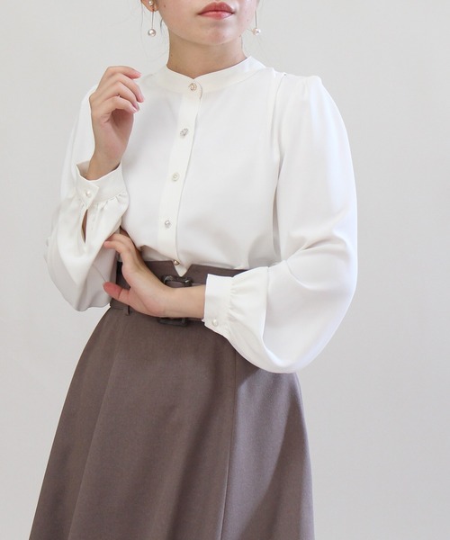 TRUDEA（トルディア）の「マルチボタン使いブラウス（シャツ/ブラウス・レディース・ピンクベージュ/ベージュ/ブラウン/ホワイト/ラベンダー・MEDIUM/SMALL/LARGE）」の6枚目の写真