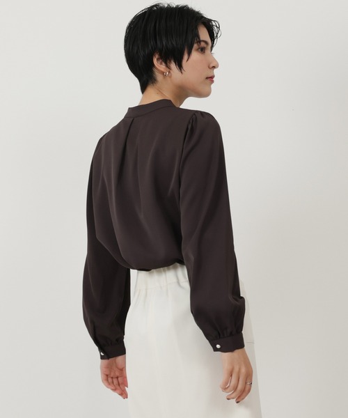 TRUDEA（トルディア）の「マルチボタン使いブラウス（シャツ/ブラウス・レディース・ピンクベージュ/ベージュ/ブラウン/ホワイト/ラベンダー・MEDIUM/SMALL/LARGE）」の11枚目の写真