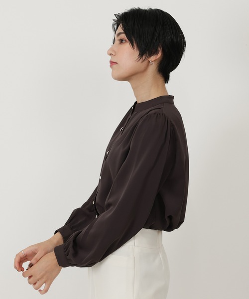 TRUDEA（トルディア）の「マルチボタン使いブラウス（シャツ/ブラウス・レディース・ピンクベージュ/ベージュ/ブラウン/ホワイト/ラベンダー・MEDIUM/SMALL/LARGE）」の22枚目の写真