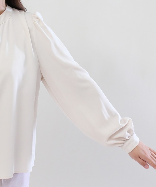 TRUDEA（トルディア）の「マルチボタン使いブラウス（シャツ/ブラウス・レディース・ピンクベージュ/ベージュ/ブラウン/ホワイト/ラベンダー・MEDIUM/SMALL/LARGE）」の10枚目の写真