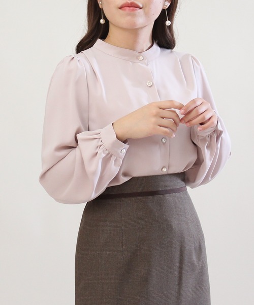 TRUDEA（トルディア）の「マルチボタン使いブラウス（シャツ/ブラウス・レディース・ピンクベージュ/ベージュ/ブラウン/ホワイト/ラベンダー・MEDIUM/SMALL/LARGE）」の18枚目の写真
