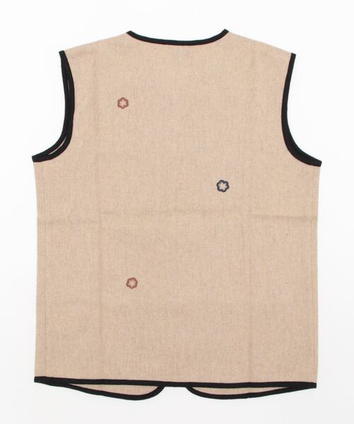 Bshop（ビショップ）の「Tribu-To | ジップベスト FLOWER MEN（ベスト・メンズ・ベージュ・LARGE/MEDIUM）」の2枚目の写真