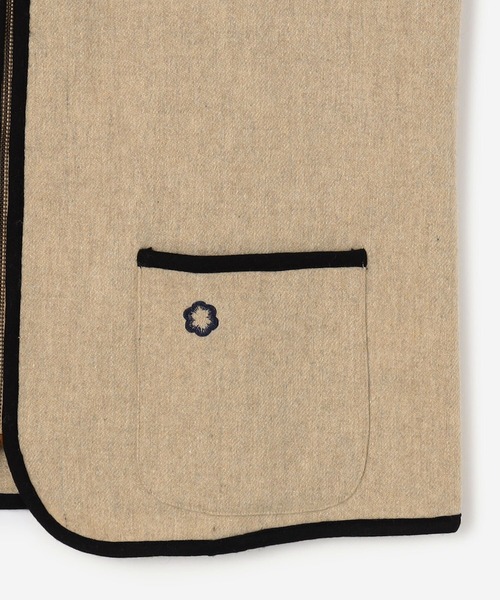 Bshop（ビショップ）の「Tribu-To | ジップベスト FLOWER MEN（ベスト・メンズ・ベージュ・LARGE/MEDIUM）」の3枚目の写真