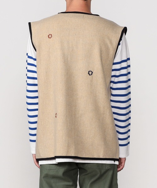 Bshop（ビショップ）の「Tribu-To | ジップベスト FLOWER MEN（ベスト・メンズ・ベージュ・LARGE/MEDIUM）」の8枚目の写真