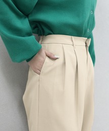 Isn't She?（イズントシー）の「タックテーパードパンツ（スラックス）」