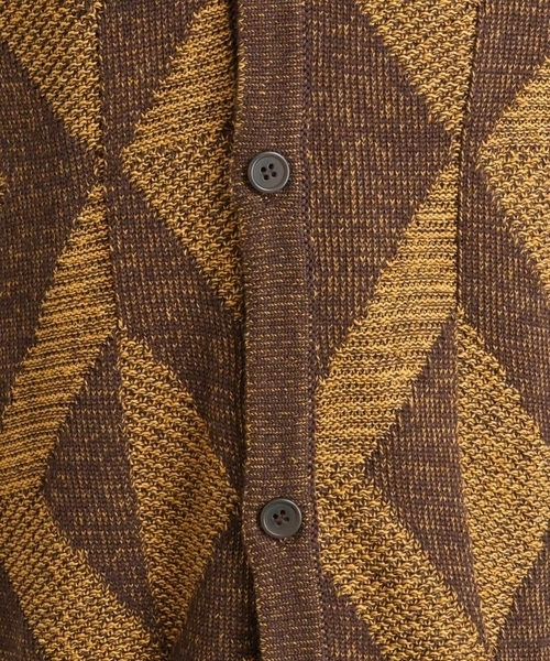 a.v.v(アーヴェヴェ)の「ジャカードニットカーディガンベスト(ベスト・メンズ・ブラウン/ブラック・46/48/50)」の3枚目の写真