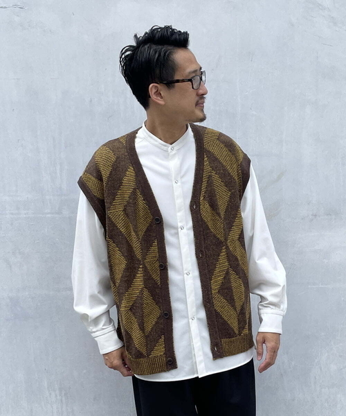a.v.v(アーヴェヴェ)の「ジャカードニットカーディガンベスト(ベスト・メンズ・ブラウン/ブラック・46/48/50)」の18枚目の写真