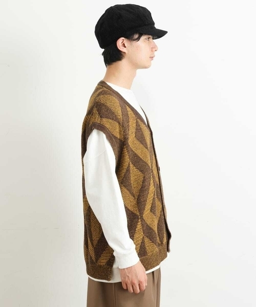 a.v.v(アーヴェヴェ)の「ジャカードニットカーディガンベスト(ベスト・メンズ・ブラウン/ブラック・46/48/50)」の22枚目の写真
