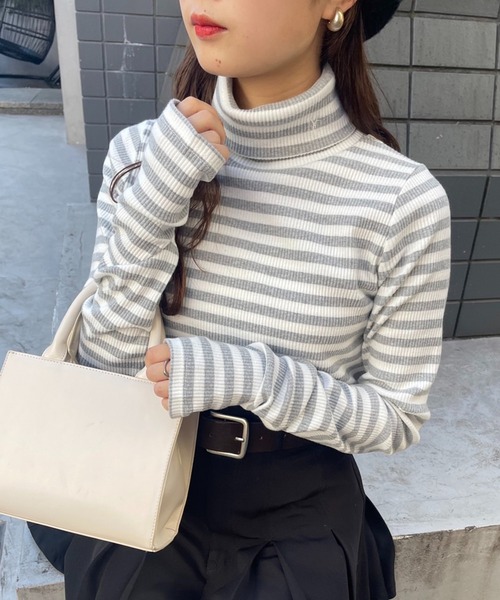 one after another NICE CLAUP（ワンアフターアナザーナイスクラップ）の「NCイニシャルハイネックトップス（Tシャツ/カットソー・レディース・ブラック/グレー系その他/オフホワイト/その他1/ピンク系その他・FREE）」の3枚目の写真