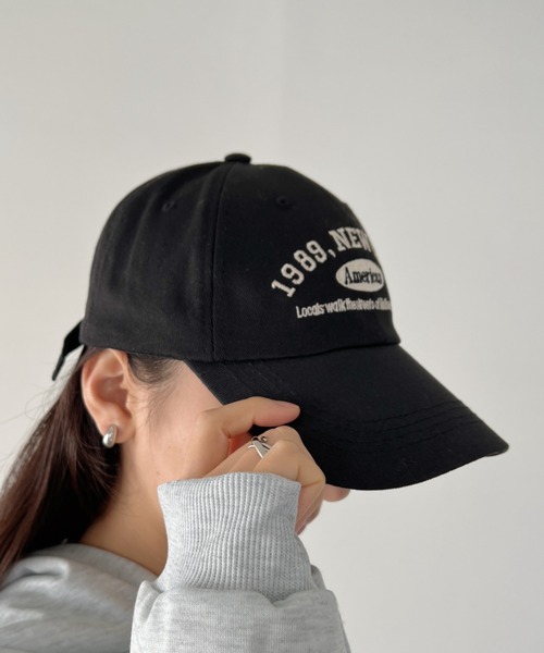 CLEA(クレア)の「全5色/カレッジアーチロゴ刺繍カラーキャップ(キャップ・レディース・ブラック/ネイビー/ベージュ/ホワイト/グリーン・FREE)」の10枚目の写真