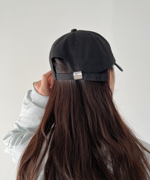 CLEA(クレア)の「全5色/カレッジアーチロゴ刺繍カラーキャップ(キャップ・レディース・ブラック/ネイビー/ベージュ/ホワイト/グリーン・FREE)」の13枚目の写真