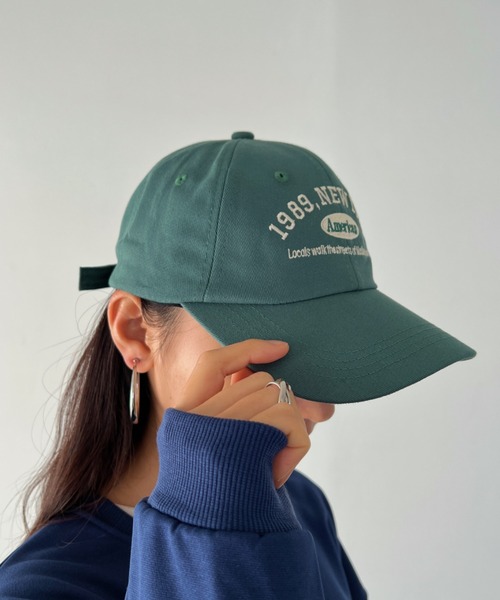 CLEA(クレア)の「全5色/カレッジアーチロゴ刺繍カラーキャップ(キャップ・レディース・ブラック/ネイビー/ベージュ/ホワイト/グリーン・FREE)」の22枚目の写真