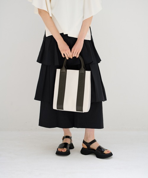 LANVIN en Bleu（ランバンオンブルー）の「キャンバスロゴトートバッグ（トートバッグ・レディース・ベージュ/チャコールグレー・FREE）」の18枚目の写真