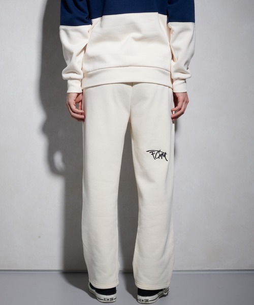 FCMM(エフシーエムエム)の「【日本限定アイテム】ARCHIVE LOGO SWEAT PAMTS/アーカイブロゴスウェットパンツ(スウェットパンツ・メンズ・ブラック/アイボリー/オリーブ・MEDIUM/LARGE)」の5枚目の写真