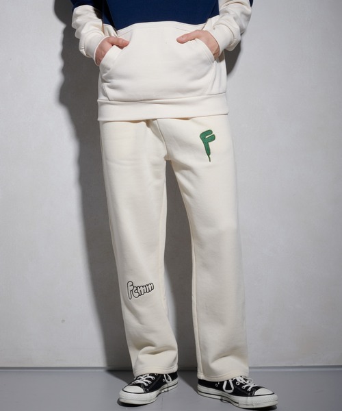 FCMM(エフシーエムエム)の「【日本限定アイテム】ARCHIVE LOGO SWEAT PAMTS/アーカイブロゴスウェットパンツ(スウェットパンツ・メンズ・ブラック/アイボリー/オリーブ・MEDIUM/LARGE)」の4枚目の写真